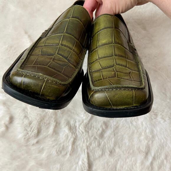 Joan & David Green Leather Heeled Loafers - Picture 2 of 9